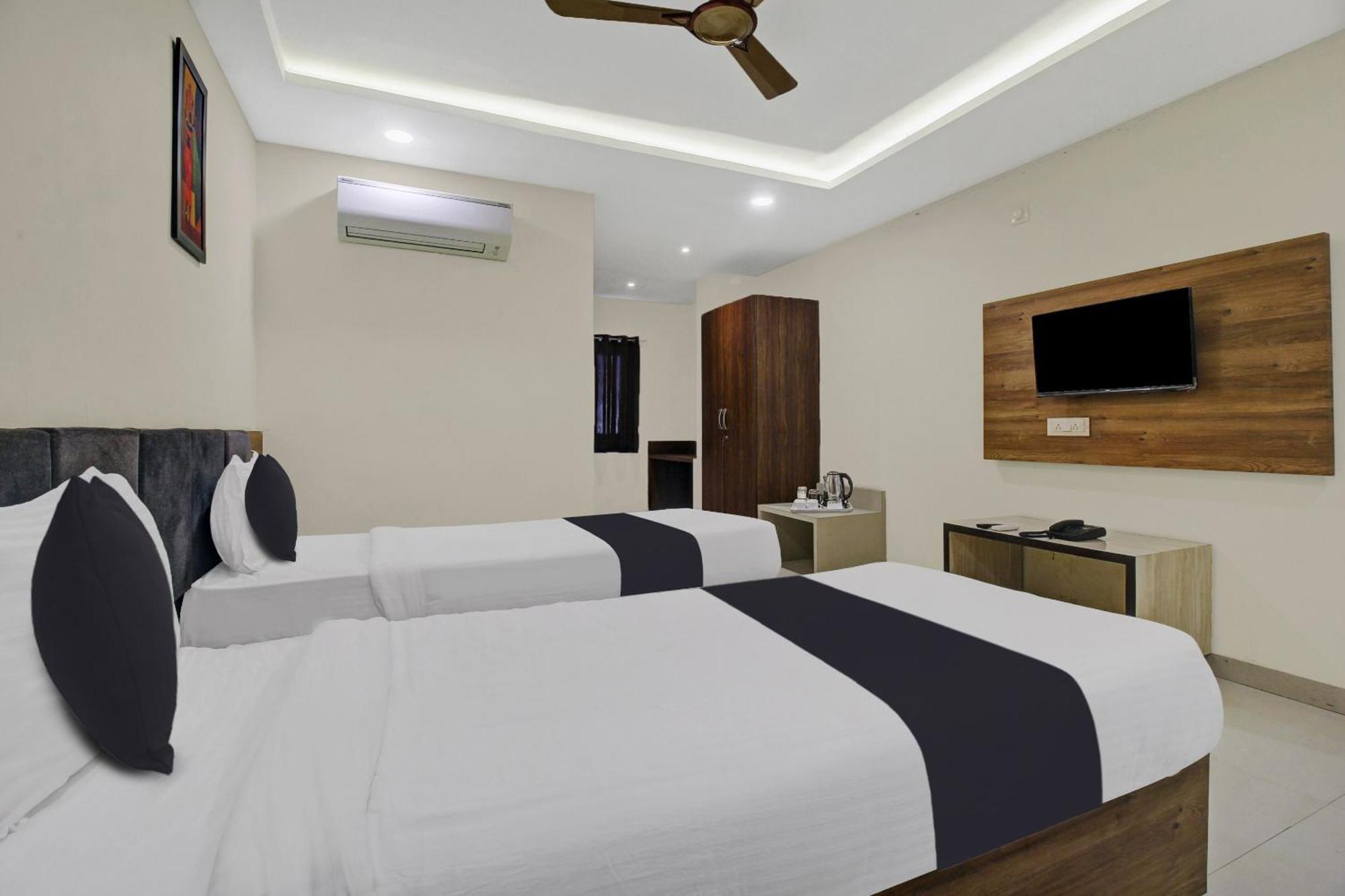 Collection O Hotel Swagath Pride Mancheral Exterior photo